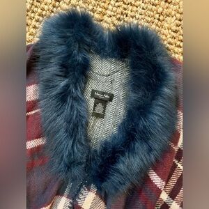 Marcus Adler OSFM Poncho/Cape Navy Faux Fur Collar Blue/Burgundy Plaid NWOT